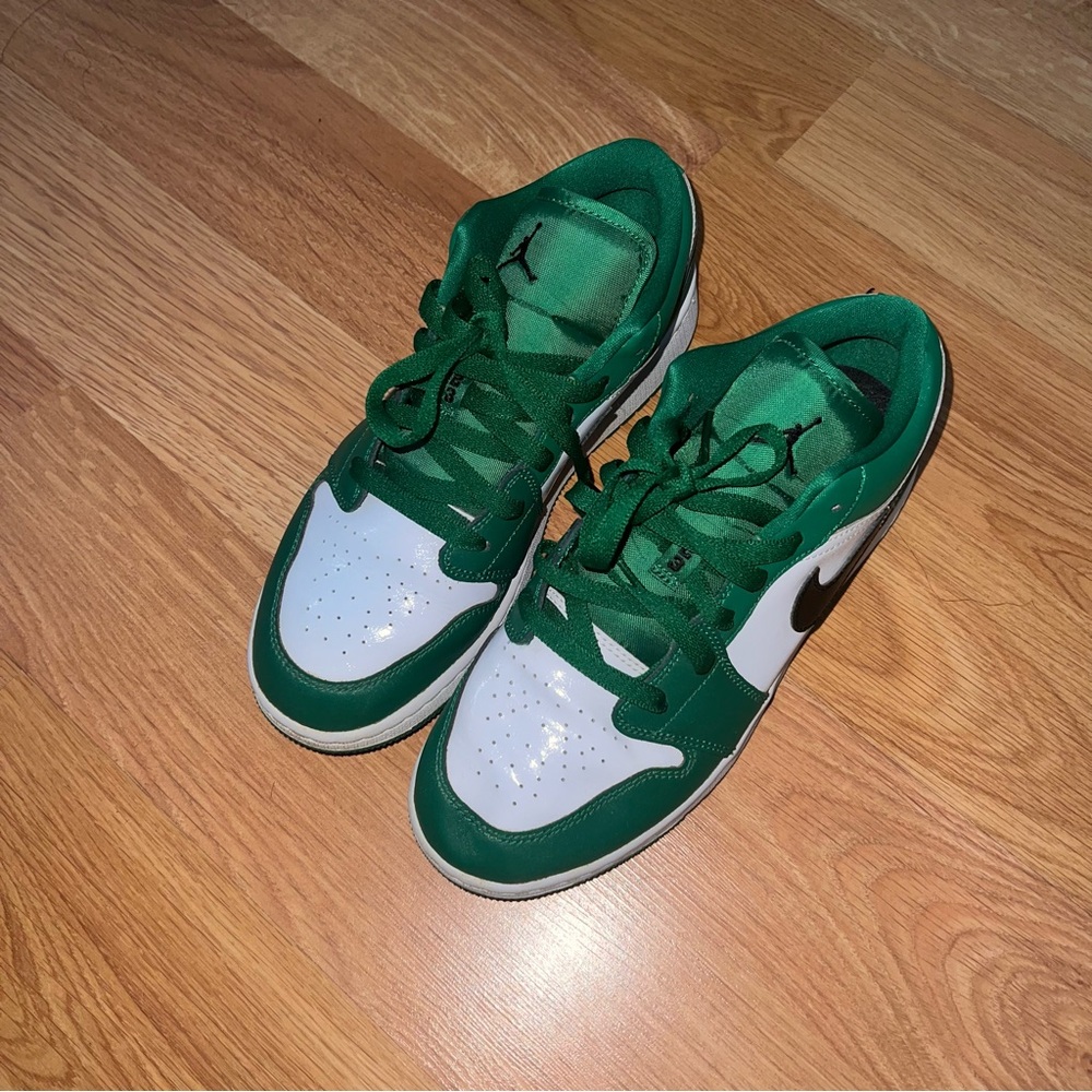 Nike Jordans 1 Low in Pine Green